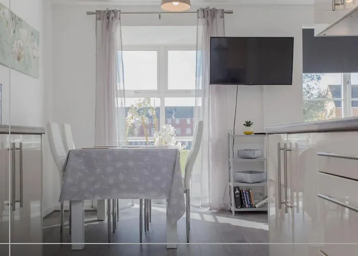 Cb Stays - 5 Bedroom House In Molyneux Square Peterborough