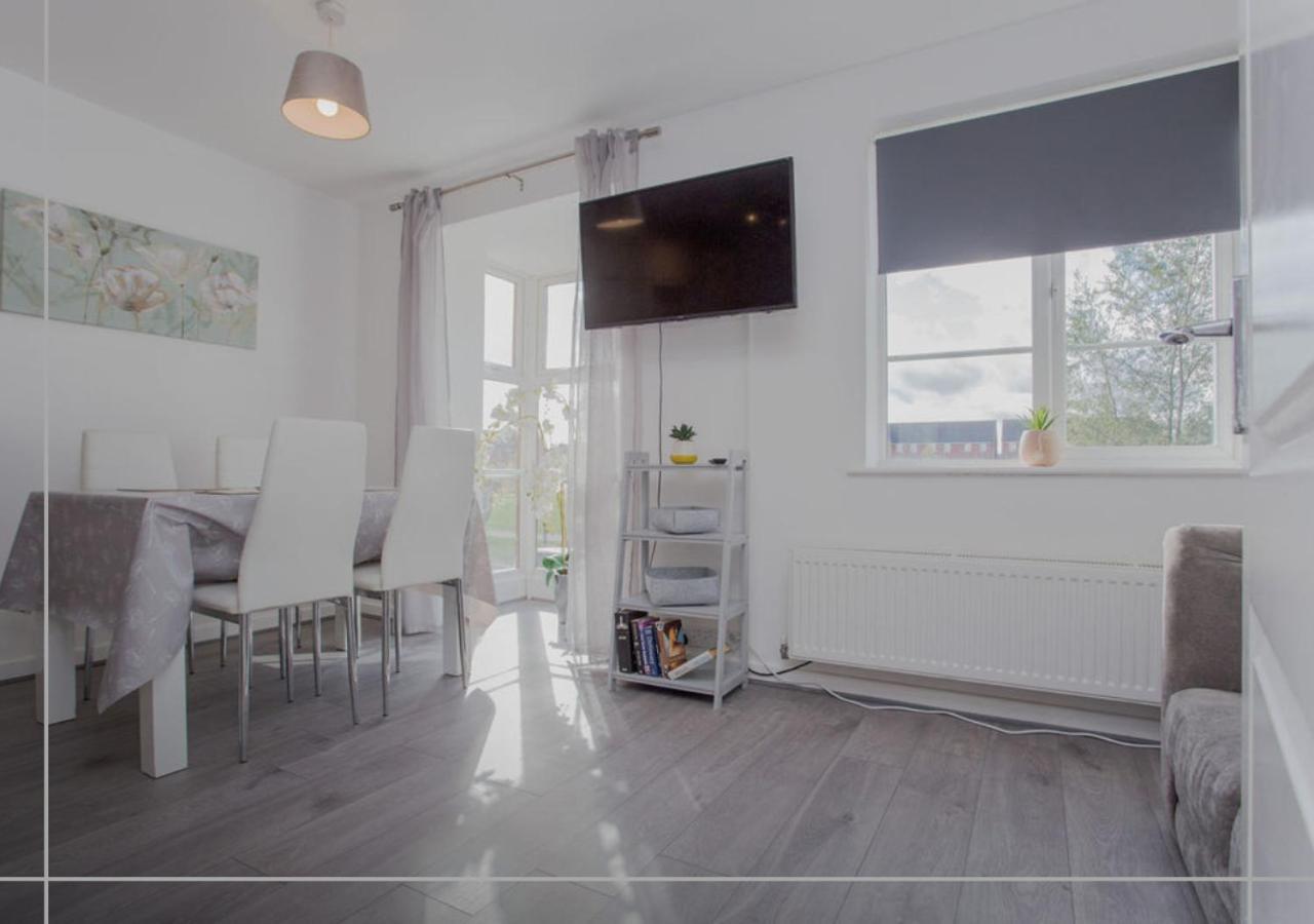 Cb - 5 Bedroom House In Molyneux Square *
